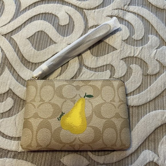 Coach Women's Signature Canvas Print with Pear Corner Zip Wristlet NWT Gold - Picture 1 of 10